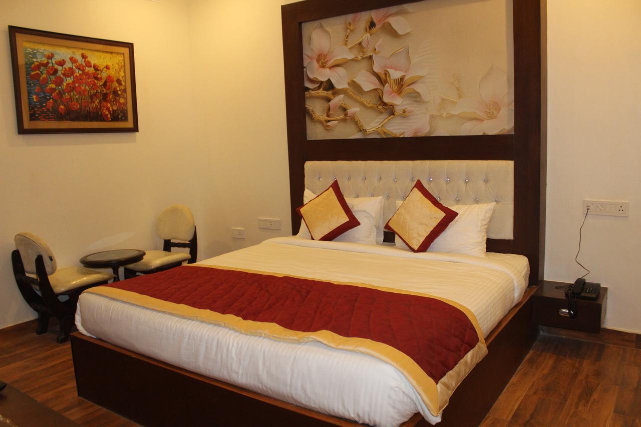 Hotel Ishanika 3*