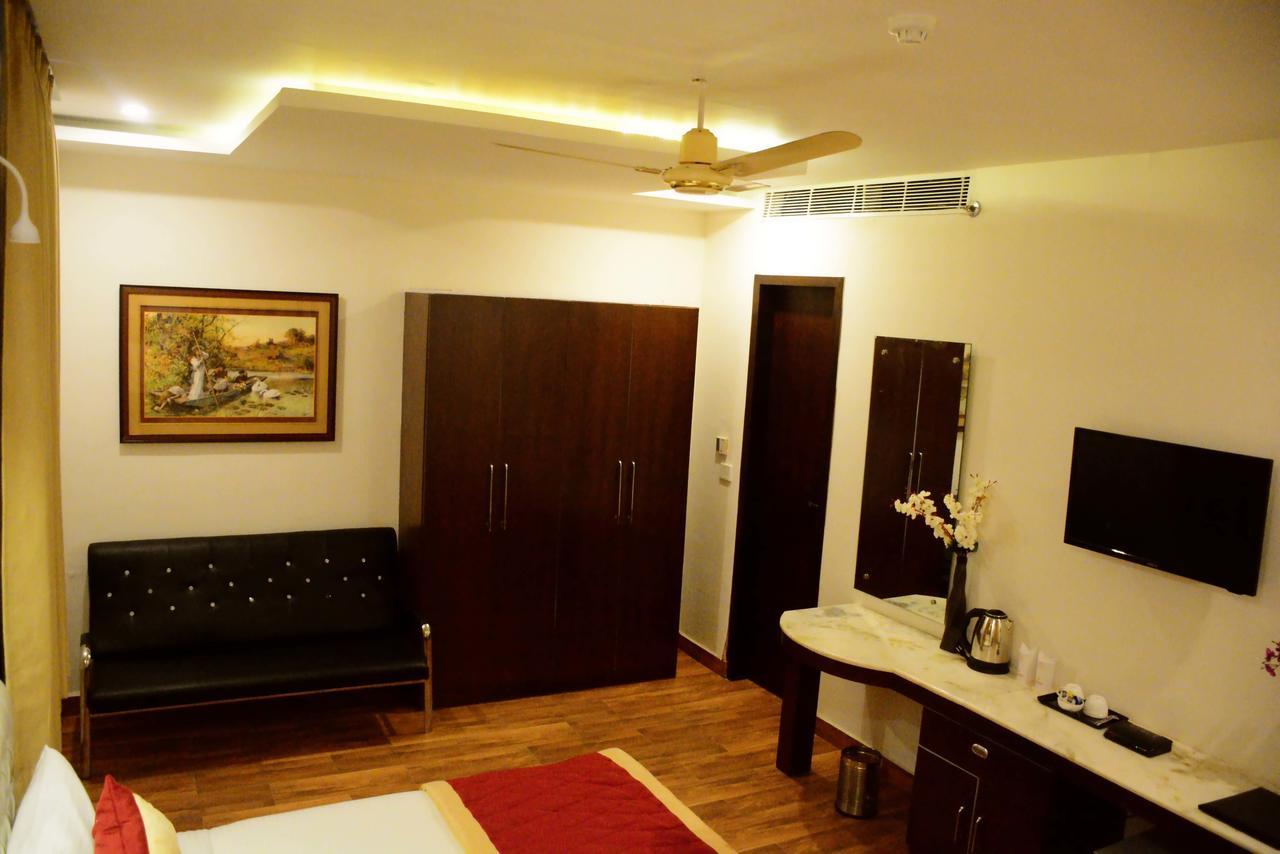 Ishanika Hotel